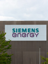 Siemens Energy, Firmenschild an einem Werksgebäude *** Siemens Energy, Company nameplate to a Factory building 108340367