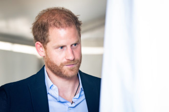 Prinz Harry zu Besuch bei den Invictus Games 2023 in Duesseldorf Prinz Harry, Duke of Sussex im Portrait im Gespraech mi