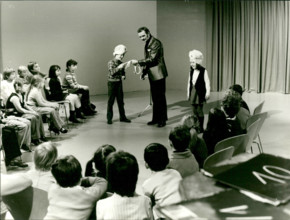 Heute zaubert Karany für euch Ein Bild aus der Kindersendung Heute zaubert Karany für euch : Für all die Kinder, die mit