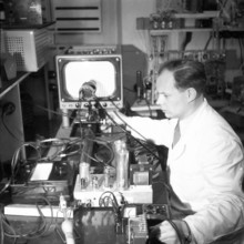Bei den Bildtechnikern im NWDR in Hamburg 1955. In the studio of the image engineers of German radio and TV station NWD