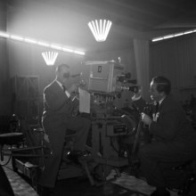 Spaß vor und mit der Kamera bei Mitarbeitern des NWDR, Hamburg 1956. Fun with and in front of the camera, staff of Germ