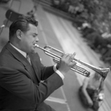 Aus dem Studio 10 des NWDR in Hamburg wird eine Jazz Musiksendung gesendet hier der Trompeter Hamb