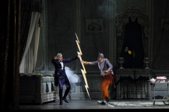 Max Hopp (als John Styx) und Wolfgang Ablinger-Sperrhacke (als Pluto), v.l., während der Fotoprobe für Orpheus in der U