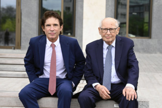 Arno Klarsfeld und Serge Klarsfeld bei der Kranzniederlegung am Denkmal für die ermordeten Juden Europas. Berlin, 27.05.