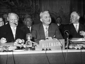 RECORD DATE NOT STATED OEEC Favors Continuation of European Payments Union. Photographs of Marshall Plan Programs, Exhib