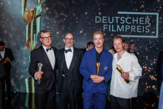 Entertainment Bilder des Tages Event - Deutscher Filmpreis 2023 Malte Grunert, Edward Berger, Albrecht Schuch und Felix