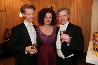 Felix KAMMERER Wien, Opernball 2014, 27. 02. 2014 Angelika KIRCHSCHLAGER mit Sohn Felix KAMMERER, Hans Peter KAMMERER **