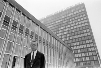 to 60 Birthday the Picture Newspaper the at 24 June 1952 to first times seemed Axel Caesar Springer
