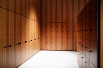 05.06.2021, Berlin - Deutschland. Die Neue Nationalgalerie ist vorab für ein paar Tage ohne Ausstellung geöffnet. Hier g