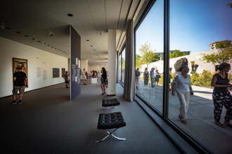 Berlin Mitte Tiergarten; das Kulturforum : die NEUE NATIONALGALERIE, Architekt: Mies van der Rohe - Sammlung Depotbestän