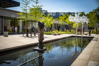 Berlin Mitte Tiergarten; das Kulturforum : die NEUE NATIONALGALERIE, Architekt: Mies van der Rohe - Sammlung Skulpturen