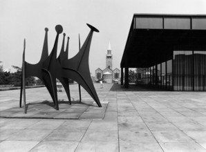 Im Hintergrund die St Matthäikirche September 1987 Berlin Neue Nationalgalerie Im Hintergrund di