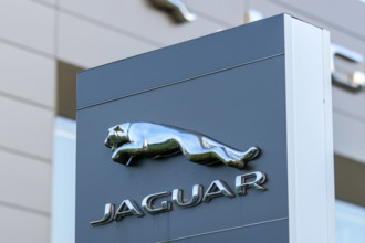 Logo des Automobilherstellers Jaguar am 27.08.2024 in München. Jaguar ist ein Automobilhersteller der Tochterfirma Jagua