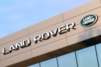 Logo des Automobilherstellers Land Rover am 27.08.2024 in München. Land Rover ist eine Marke des britischen Automobilher