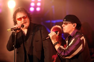 Sänger Zucchero (li., ITA) und Klaus Meine (GER/Frontman der Scorpions) anlässlich einer UNESCO-Gala in Neuss