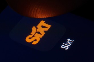 Symbolfoto: Das Logo von sixt wird auf einem Smartphone angezeigt. Berlin, 27.02.2019. Berlin Deutschland *** Symbol ph