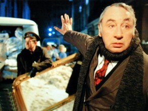 Philippe Noiret gor (Philippe Noiret) sucht verzweifelt nach einer Loesung. 1986 UnitedArchives01368131