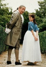 Philippe Noiret, Eva Grieco Die nach einem Kindheitserlebnis verstummte Marianna Ucria (Eva Grieco) mit Herzog Signoret