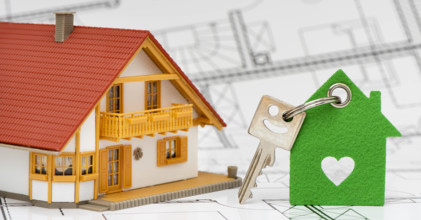 Hausbau und Hauskauf mit Schlüsel