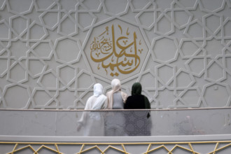 Innenansicht der DITIB Zentralmoschee in Ehrenfeld am Tag der offenen Moschee . An der Kölner Zentralmoschee darf seit 2