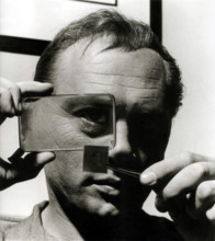 Yul Brynner YUL BRYNNER, The stamp collector, aka Yul Brynner, 1958 EDITORIAL USE ONLY Copyright: xCAP/PLFx