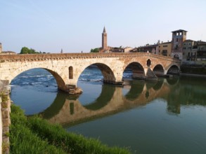 Italien Verona Verona Castelvecchio und Ponte Scaligero Italien Copyright xKTHx ALLIT837808