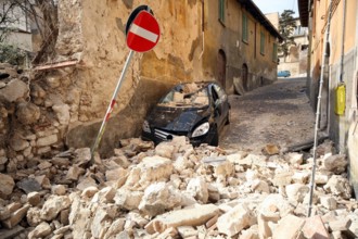 Bildnummer: 52967965  Datum: 08.04.2009  Copyright: imago/IPA Photo
Verschütteter Mercedes Benz-