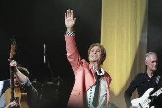 Saenger Cliff Richard am 01 07 19 beim Open Air Konzert der Diamond Encore Tour im Hof des englisch