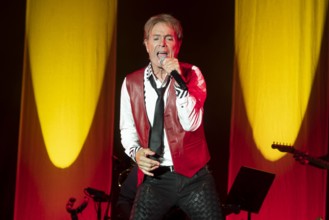 Saenger Cliff Richard am 01 07 19 beim Open Air Konzert der Diamond Encore Tour im Hof des englisch