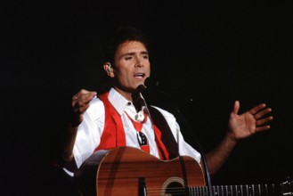 01/ Konzert 93: Cliff Richard, Sänger und Gitarrist, voc, g, Schlager, Rock, Pop, Hitparade, Musik, *** 01 Concert 93 Cl
