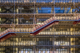 Das Centre national d art et de culture Georges-Pompidou ist ein staatliches Kunst- und Kulturzentrum im 4. Arrondisseme