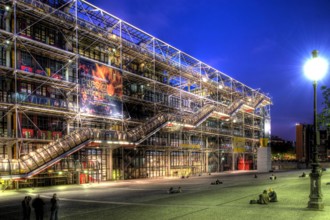 Paris, Centre national d art et de culture Georges Pompidou, Renzo Piano, Richard Rogers 1977 *** Paris, Centre nationa