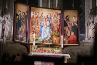 Der umstrittene Cranach-Triegel-Altar ist wieder im Naumburger Dom zu sehen (Foto vom 02.12.2023). Die Rueckkehr des Kun