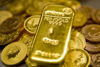 Goldbarren und Goldmuenzen im Tresor des Goldhandels Pro Aurum Muenchen 16 02 2016 Muenchen Deutsc