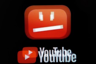 Symbolfoto zum Thema Uploadfilter Ein icon von youtube fuer geblockte Inhalte ist auf einem Bildsc