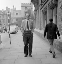 Oxford : Scriptwriter Roald Dahl ( 39 ) husband of Actress Patricia Neal at Radcliffe Infirmary after birth of 6lb 7 oz