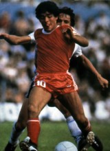0631052013DI_ARGENTINOS_JUNIORS_MARADONA Action photo of Diego Armando Maradona/ Foto de Diego Aramando Maradona Argenti