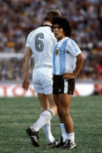 Bildnummer: 00673846  Datum: 01.01.1981  Copyright: imago/Frinke
Diego Armando Maradona (vorn,