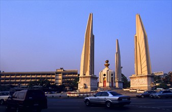 BANGKOK-THAILANDE-MONUMENT DE LA DEMOCRATIE