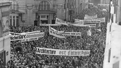 Manifestation contre le projet de loi sur l'architecture, Paris, 1975