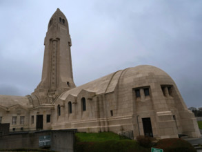FRANCE-PREMIERE GUERRE MONDIALE-NECROPOLE