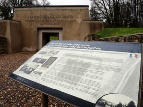 FRANCE-PREMIERE GUERRE MONDIALE-TRANCHEE DES BAIONNETTES