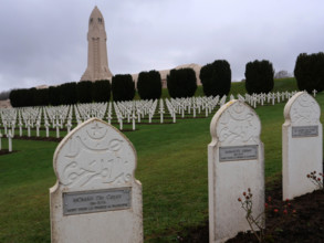 FRANCE-PREMIERE GUERRE MONDIALE-NECROPOLE