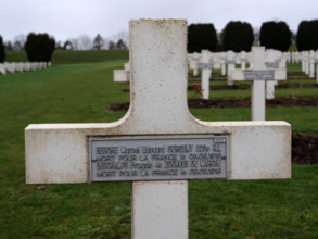 FRANCE-PREMIERE GUERRE MONDIALE-NECROPOLE