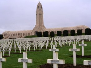FRANCE-PREMIERE GUERRE MONDIALE-NECROPOLE