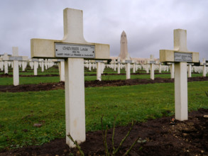 FRANCE-PREMIERE GUERRE MONDIALE-NECROPOLE