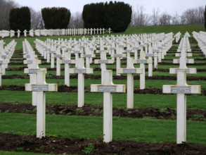 FRANCE-PREMIERE GUERRE MONDIALE-NECROPOLE