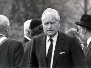 Personnalités politiques venues à Carpentras en 1990 suite à la profanation du cimetière juif de la ville