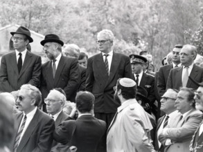 Personnalités politiques venues à Carpentras en 1990 suite à la profanation du cimetière juif de la ville