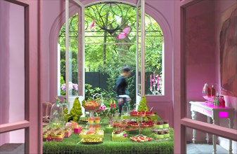 Repas en rose et vert : table décorée